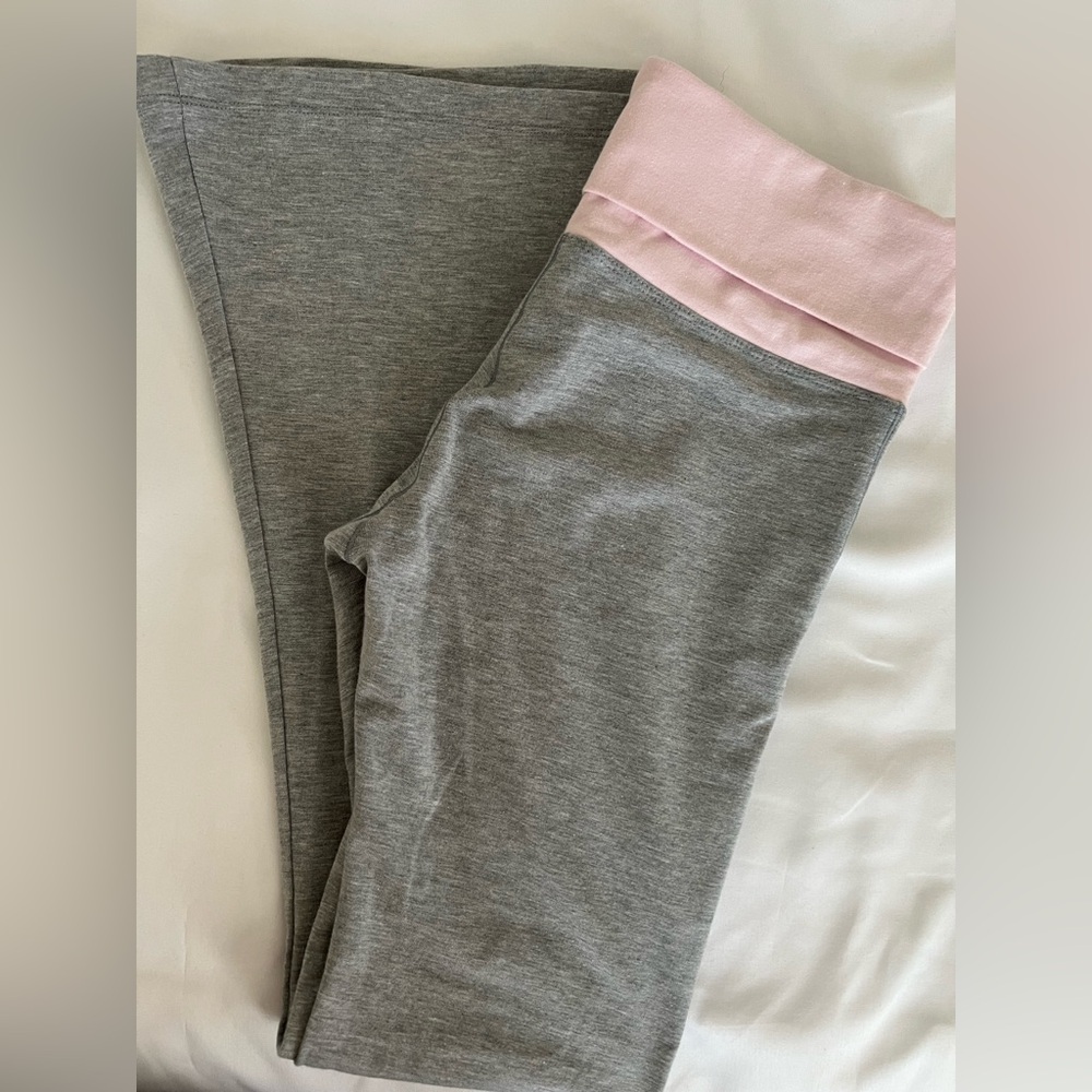 NWOT     PINK Victoria's Secret Gray and Pink Flare Leggings - Picture 8 of 9